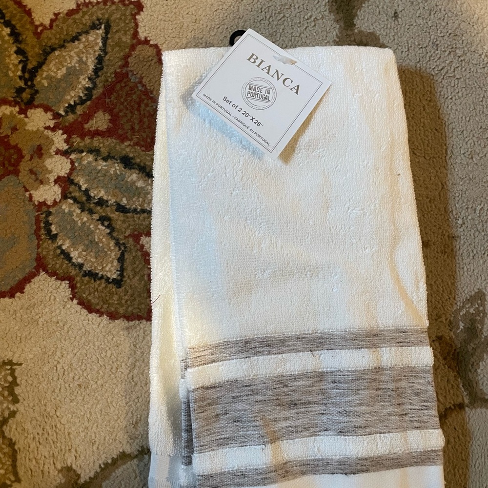 Bathroom hand towels